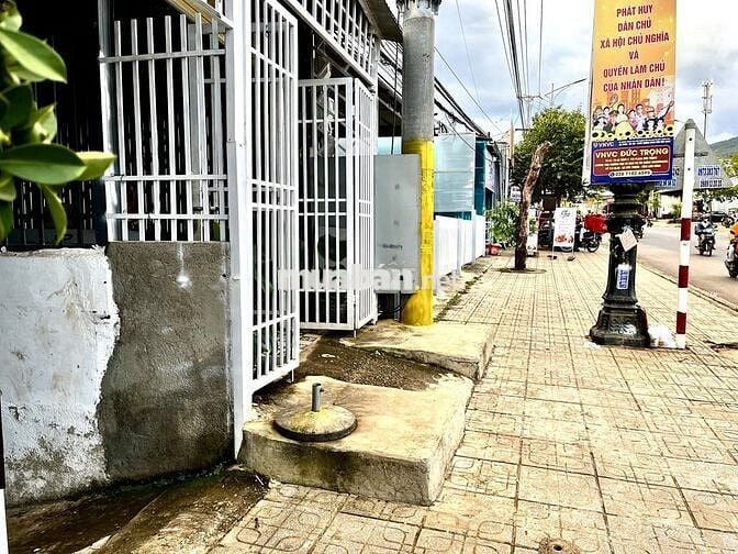 Bán nhà + đất mặt tiền quốc lộ 20, cách Đà Lạt 20km, thuận lợi KD