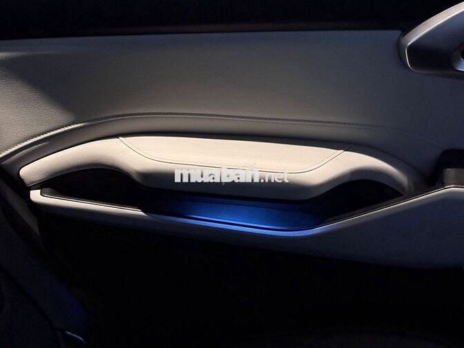 KIA Carens Luxury 7 chỗ Trắng