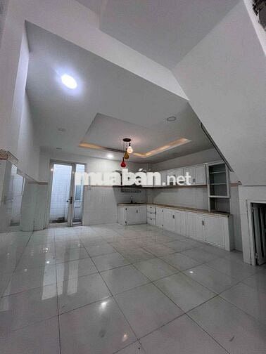 Nhà cho thuê chính chủ 1 trệt 2 lầu sân thượng