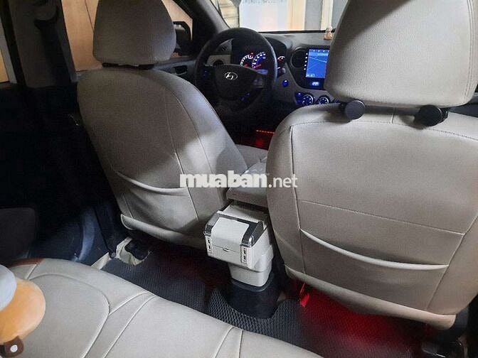Hyundai Grand i10 Trắng Số sàn 5 chỗ