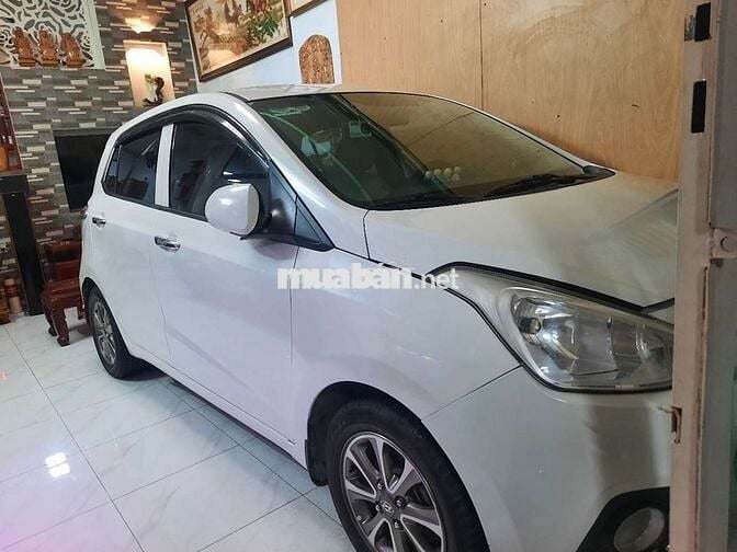 Hyundai Grand i10 Trắng Số sàn 5 chỗ