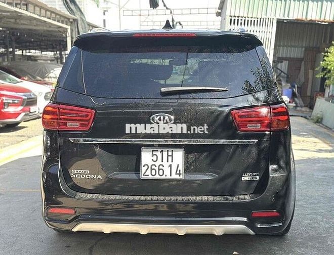 Kia Sedona Luxury 2.2D 2020 85000km Đen