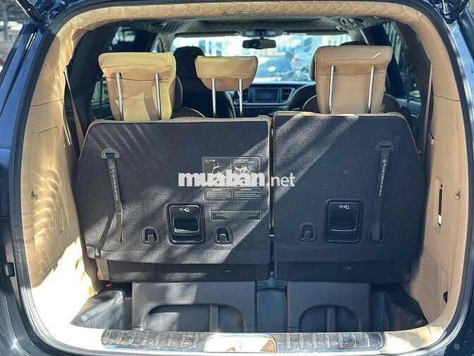 Kia Sedona Luxury 2.2D 2020 85000km Đen