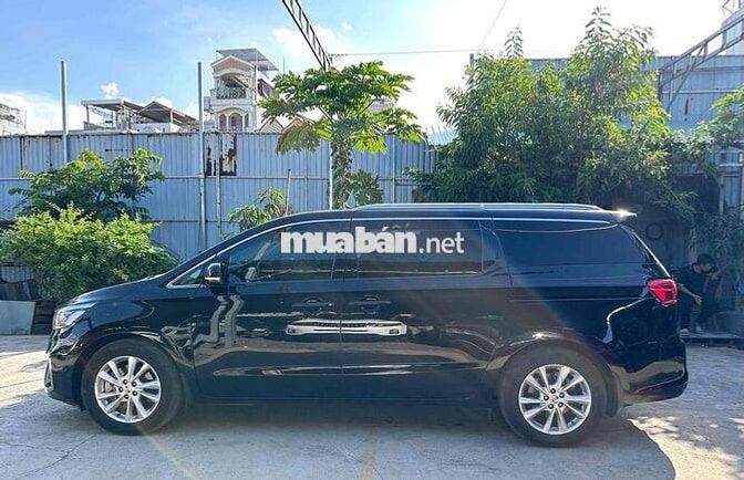 Kia Sedona Luxury 2.2D 2020 85000km Đen