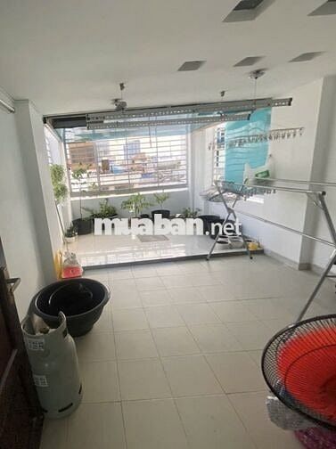 Cho thuê nguyên tầng p hoà hưng q10 có sân thượng