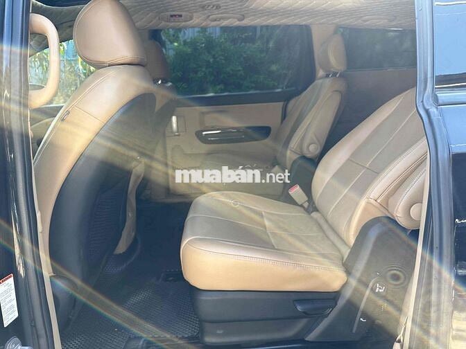 Kia Sedona Luxury 2.2D 2020 85000km Đen
