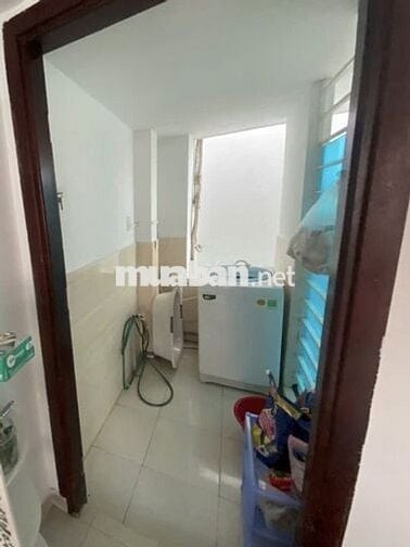 Cho thuê nguyên tầng p hoà hưng q10 có sân thượng