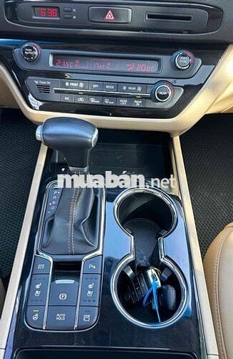 Kia Sedona Luxury 2.2D 2020 85000km Đen