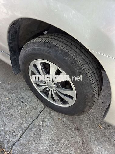 Toyota Innova E Vàng cát Số sàn