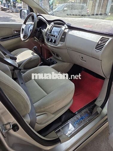 Toyota Innova E Vàng cát Số sàn