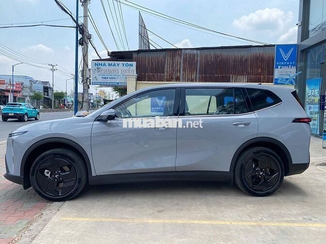 VinFast VF MPV7 trả trước chỉ từ 31