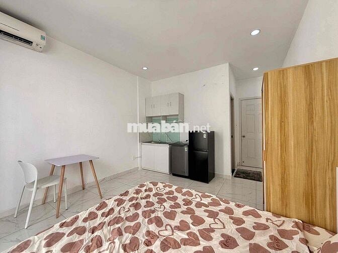 Cho thuê phòng trọ balcony mới 100% ngay ĐH Văn Lang - chợ Bà Chiểu