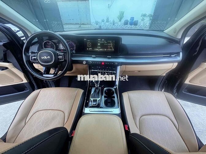 Kia Carnival 8 chỗ Tự động Xăng Đen