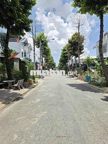cho thuê nhà khu dân cư đường nhựa gần trung tâm y tế dĩ an
