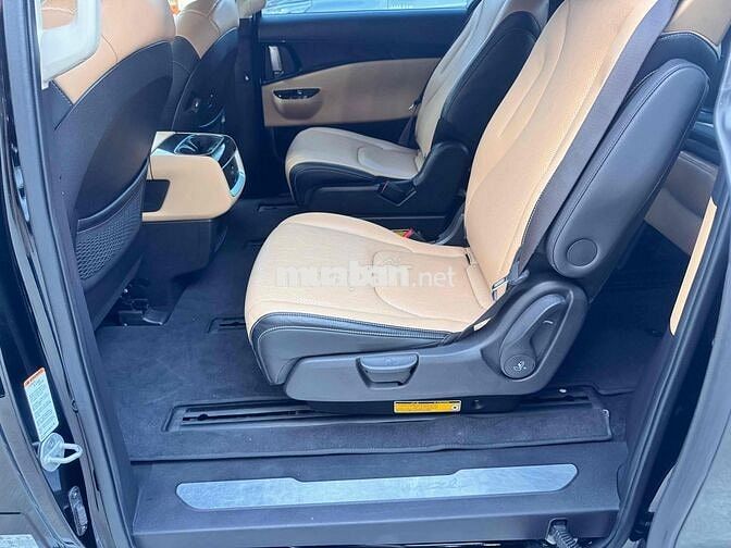 Kia Carnival 8 chỗ Tự động Xăng Đen