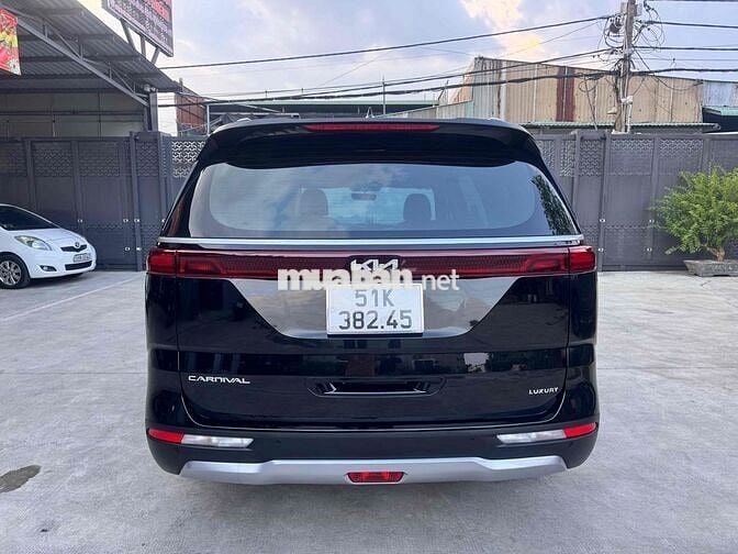 Kia Carnival 8 chỗ Tự động Xăng Đen