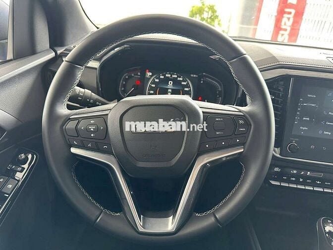Isuzu D-Max 1 cầu tự động cao cấp 1 xe ***