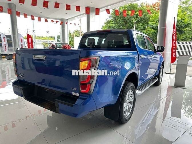 Isuzu D-Max 1 cầu tự động cao cấp 1 xe ***