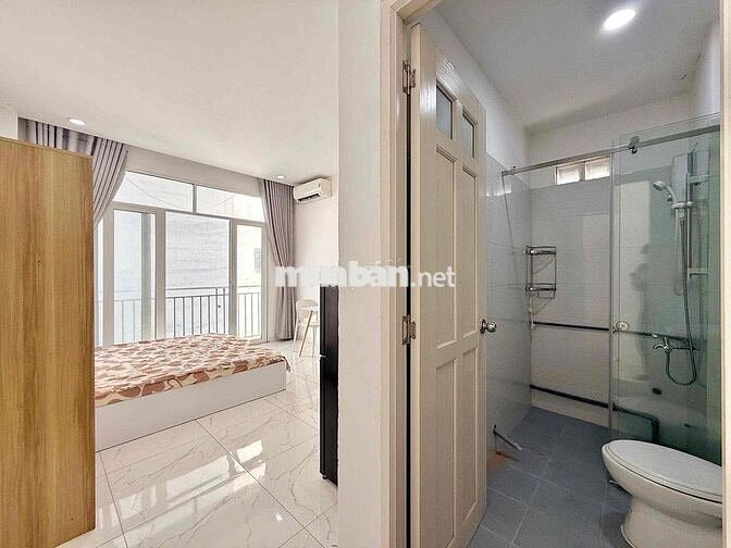Cho thuê phòng trọ balcony mới 100% ngay ĐH Văn Lang - chợ Bà Chiểu
