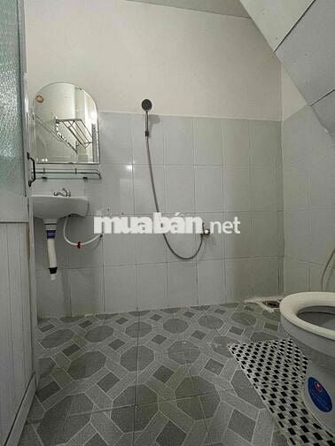 Phòng Q12 , Đối Diện CVPM, Gác máy lạnh, rộng 30m2