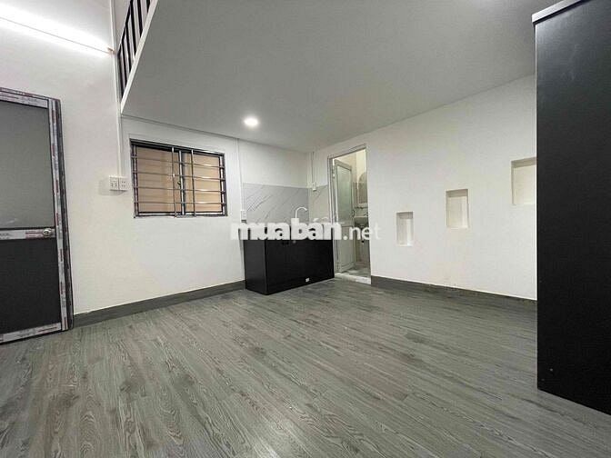 Phòng Q12 , Đối Diện CVPM, Gác máy lạnh, rộng 30m2