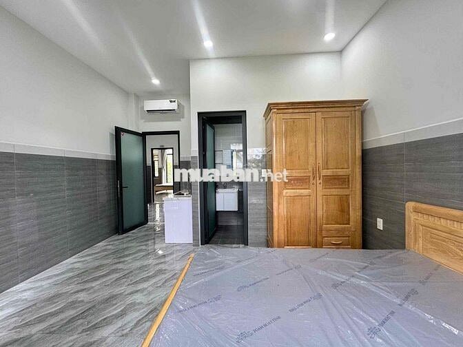 CHO THUÊ PHÒNG MỚI XÂY, BAN CÔNG THOÁNG, NGAY ĐẠI HỌC VĂN LANG
