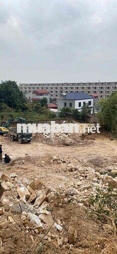 An Quang Đông Cứu Gia bình  Sát chợ núi Trường học ngay cạnh  phía trư