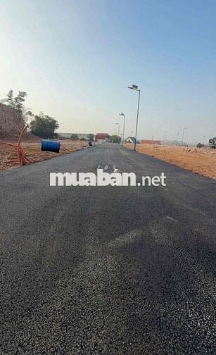 An Quang Đông Cứu Gia bình  Sát chợ núi Trường học ngay cạnh  phía trư