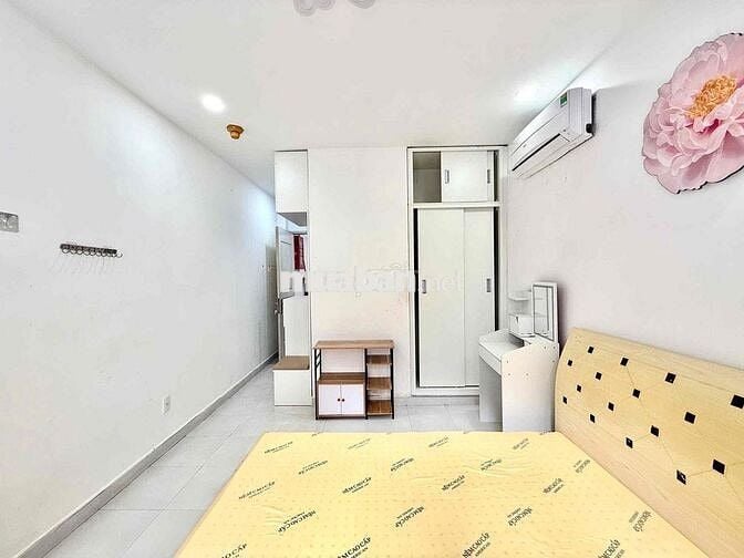 Cho Thuê Căn Hộ Ban Công Full NT Chỉ Tính Điện Nước Gần Chợ Bến Thành