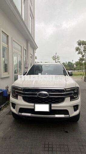 Ford Everest Titanium 4x4 2022 Trắng ngọc trai