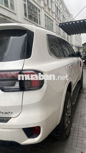 Ford Everest Titanium 4x4 2022 Trắng ngọc trai
