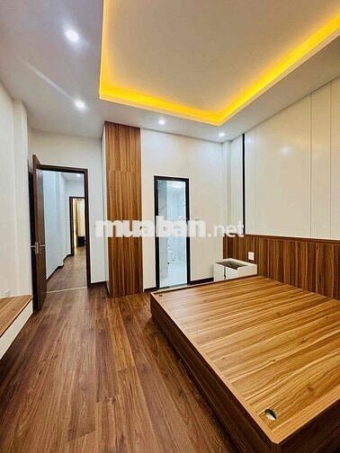 - GIA CHỦ CẦN TIỀN NHỜ BÁN GẤP CĂN NHÀ 4 TẦNG ,THANG MÁY NHẬP KHẨU, NẰ