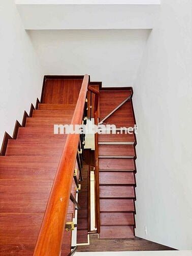 - GIA CHỦ CẦN TIỀN NHỜ BÁN GẤP CĂN NHÀ 4 TẦNG ,THANG MÁY NHẬP KHẨU, NẰ