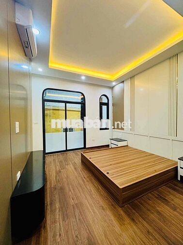 - GIA CHỦ CẦN TIỀN NHỜ BÁN GẤP CĂN NHÀ 4 TẦNG ,THANG MÁY NHẬP KHẨU, NẰ