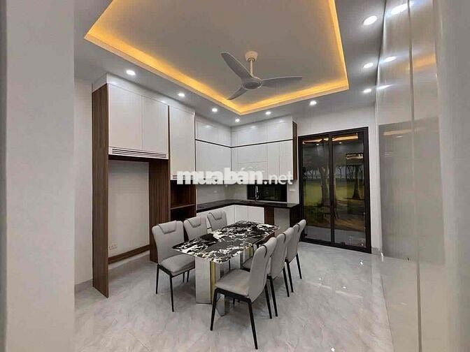 - GIA CHỦ CẦN TIỀN NHỜ BÁN GẤP CĂN NHÀ 4 TẦNG ,THANG MÁY NHẬP KHẨU, NẰ