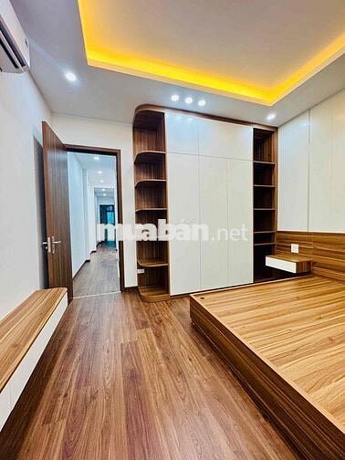 - GIA CHỦ CẦN TIỀN NHỜ BÁN GẤP CĂN NHÀ 4 TẦNG ,THANG MÁY NHẬP KHẨU, NẰ