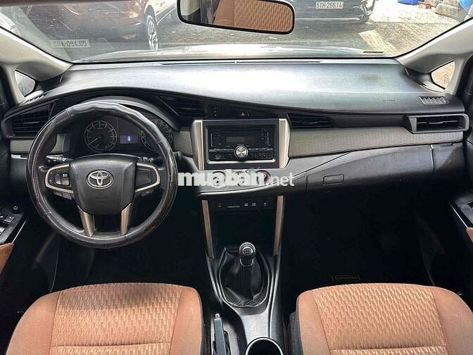 Toyota Innova 2.0E MT 2019 Số sàn Bạc