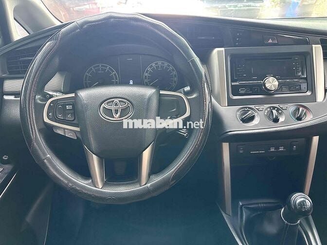Toyota Innova 2.0E MT 2019 Số sàn Bạc