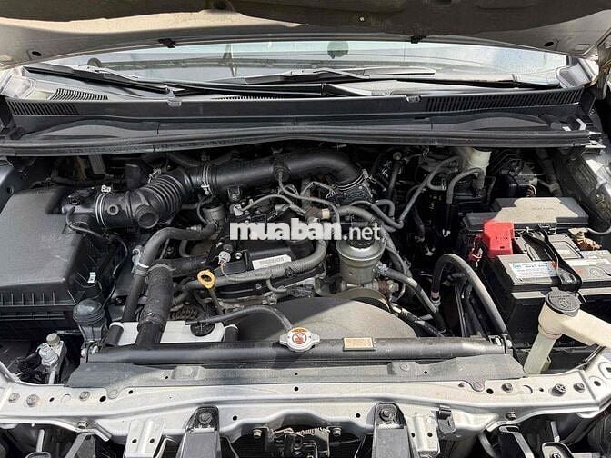 Toyota Innova 2.0E MT 2019 Số sàn Bạc