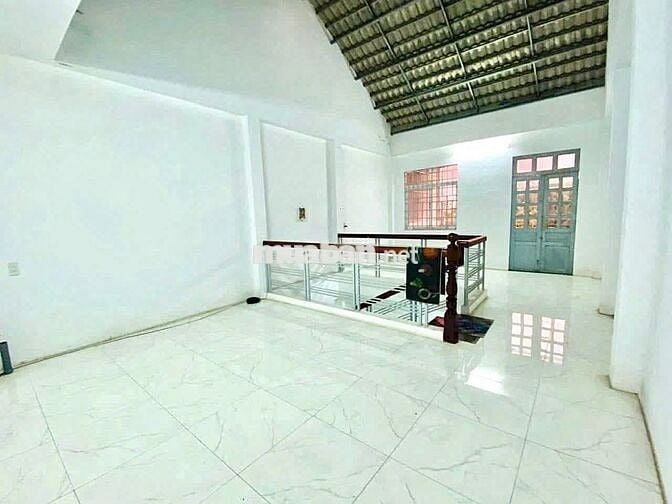 Nhà trệt 2 lầu 5PN KDC Bình Nhựt (ngay công viên)