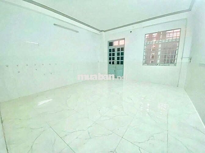 Nhà trệt 2 lầu 5PN KDC Bình Nhựt (ngay công viên)