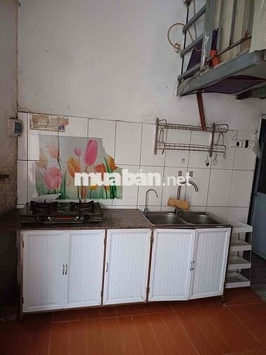 nhà riêng  hoàn toàn, có điều hoà  Wc ,?bếp,?tắm, gác xép