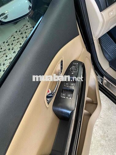 Kia Grand Sedona Premium 7 chỗ Xăng Đen