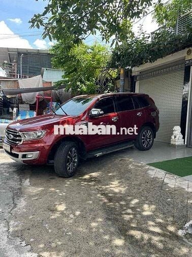 Ford Everest SUV màu Đỏ 4x4
