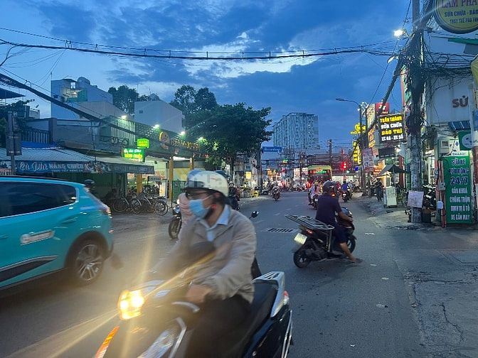⭐️Nhà 4 lầu THANG MÁY Mặt tiền kinh doanh sầm uất 560 Phạm Văn Chiêu