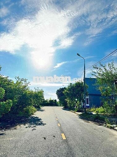 Bán đất mặt tiền đường (7m5) Hòa Xuân