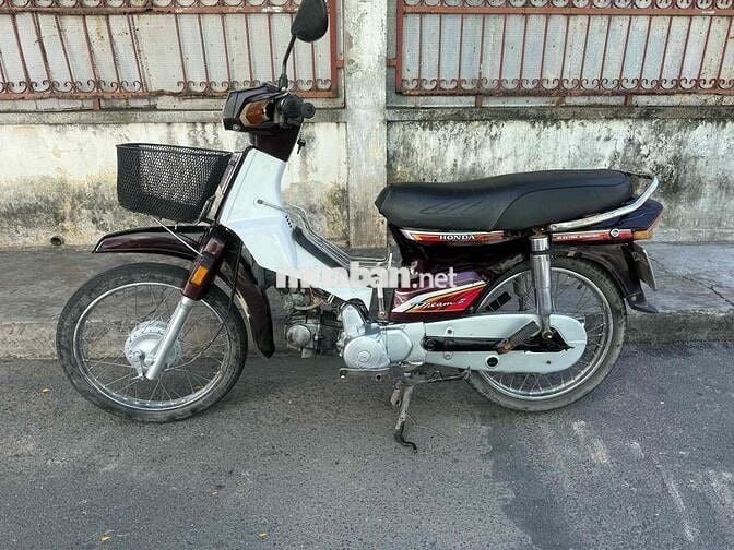Honda Dream Trắng, Đen Xăng