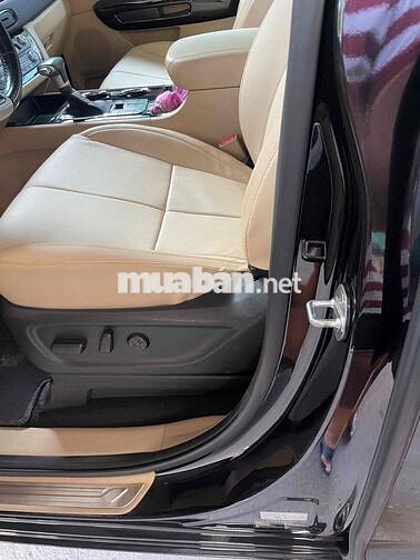 Kia Grand Sedona Premium 7 chỗ Xăng Đen