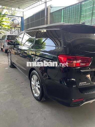 Kia Grand Sedona Premium 7 chỗ Xăng Đen
