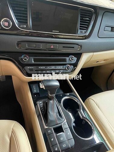 Kia Grand Sedona Premium 7 chỗ Xăng Đen